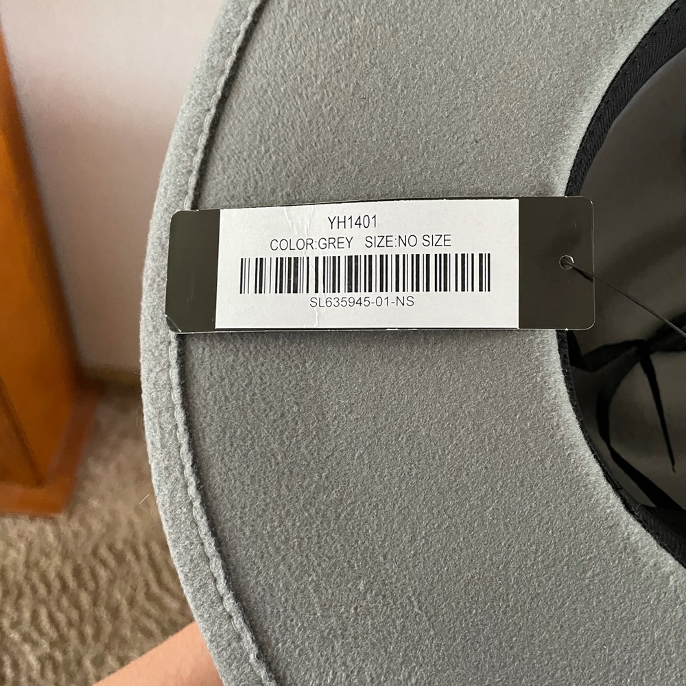 Grey lulu hat. New with tags
